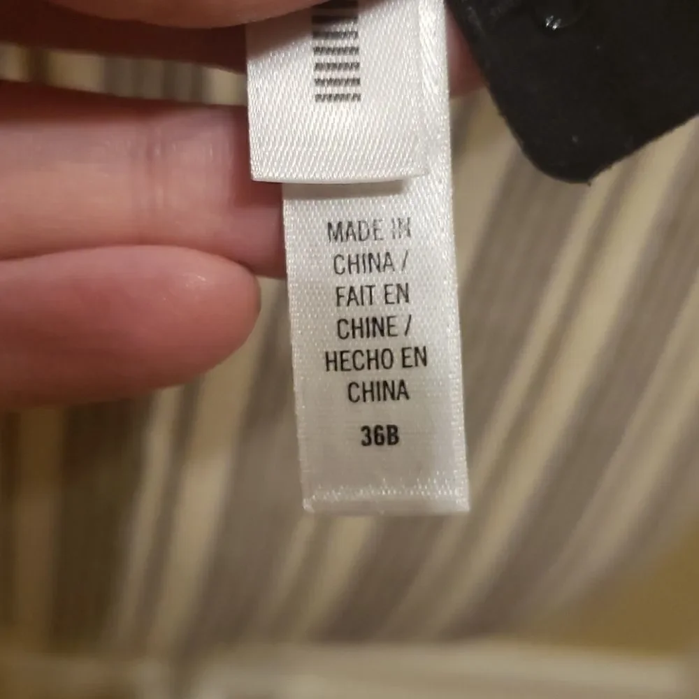 𝅺VICTORIA Secret Sports Bra. 36B.